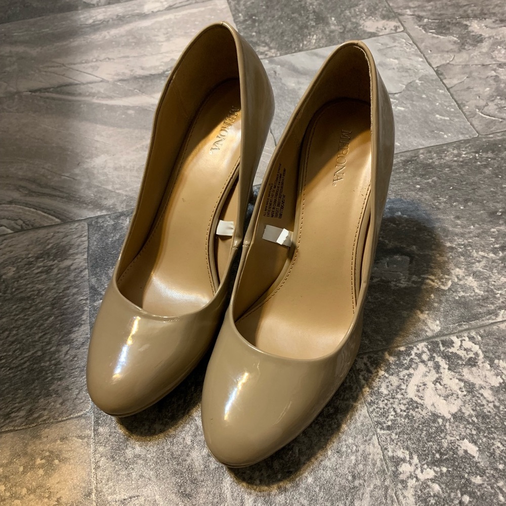 Nude Heels - Picture 2 of 3